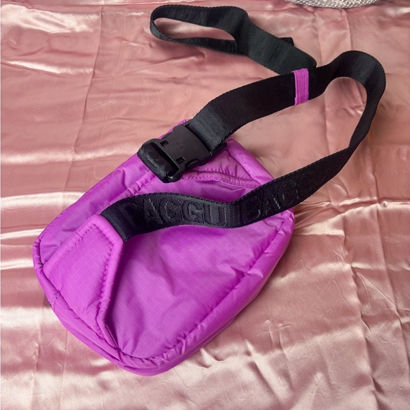 NWT Baggu Extra Pink Puffy Fanny Pack - Picture 2 of 6
